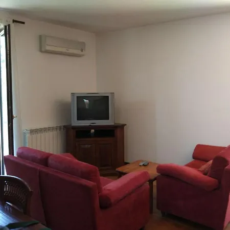 Holiday home Relaxing Beetween Lake And Castle 1st Floor